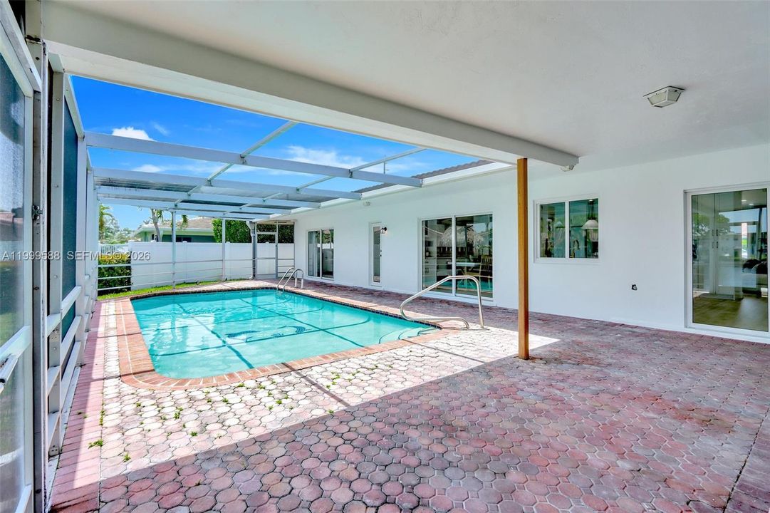 Recently Sold: $1,650,000 (4 beds, 3 baths, 2247 Square Feet)