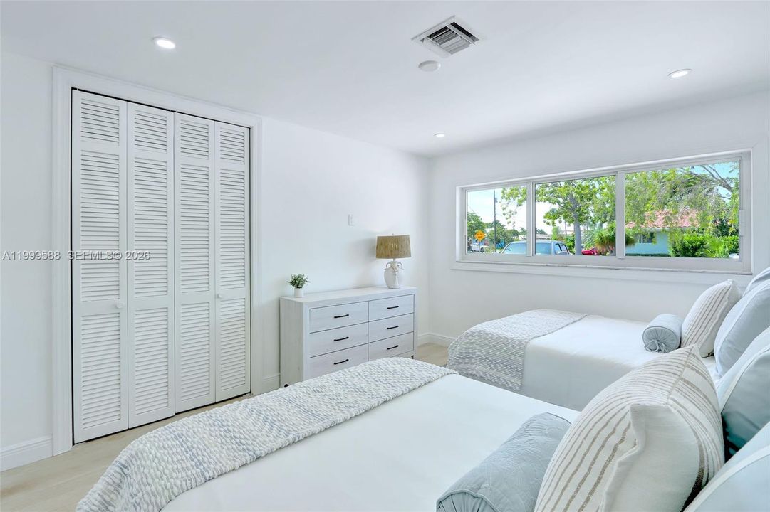 Recently Sold: $1,650,000 (4 beds, 3 baths, 2247 Square Feet)