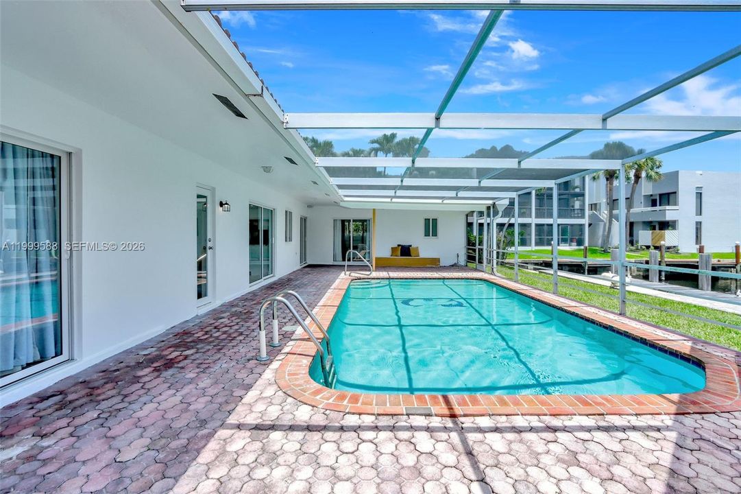 Recently Sold: $1,650,000 (4 beds, 3 baths, 2247 Square Feet)