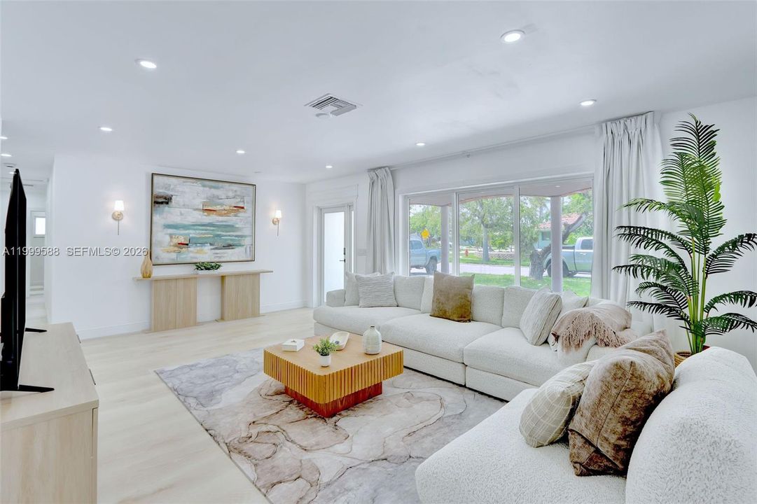 Recently Sold: $1,650,000 (4 beds, 3 baths, 2247 Square Feet)