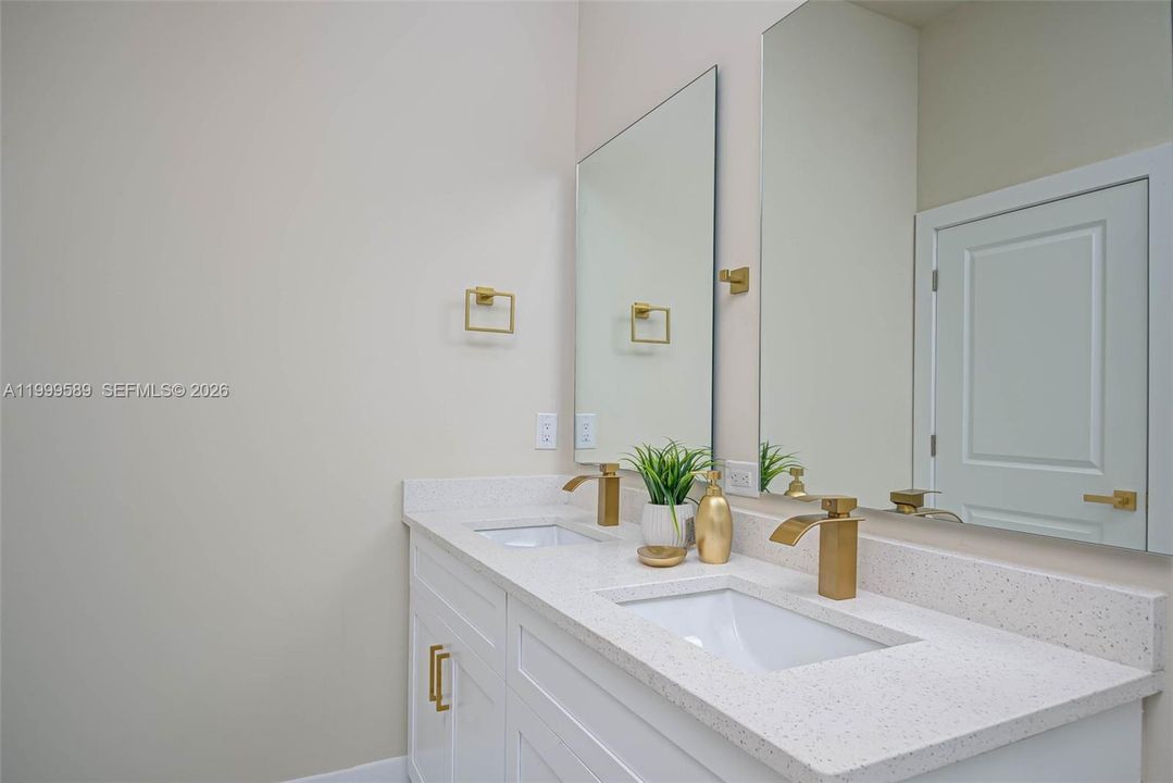 En Venta: $319,900 (3 camas, 2 baños, 1632 Pies cuadrados)