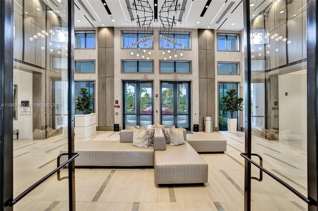 Vendido Recientemente: $3,299,999 (7 camas, 8 baños, 5782 Pies cuadrados)