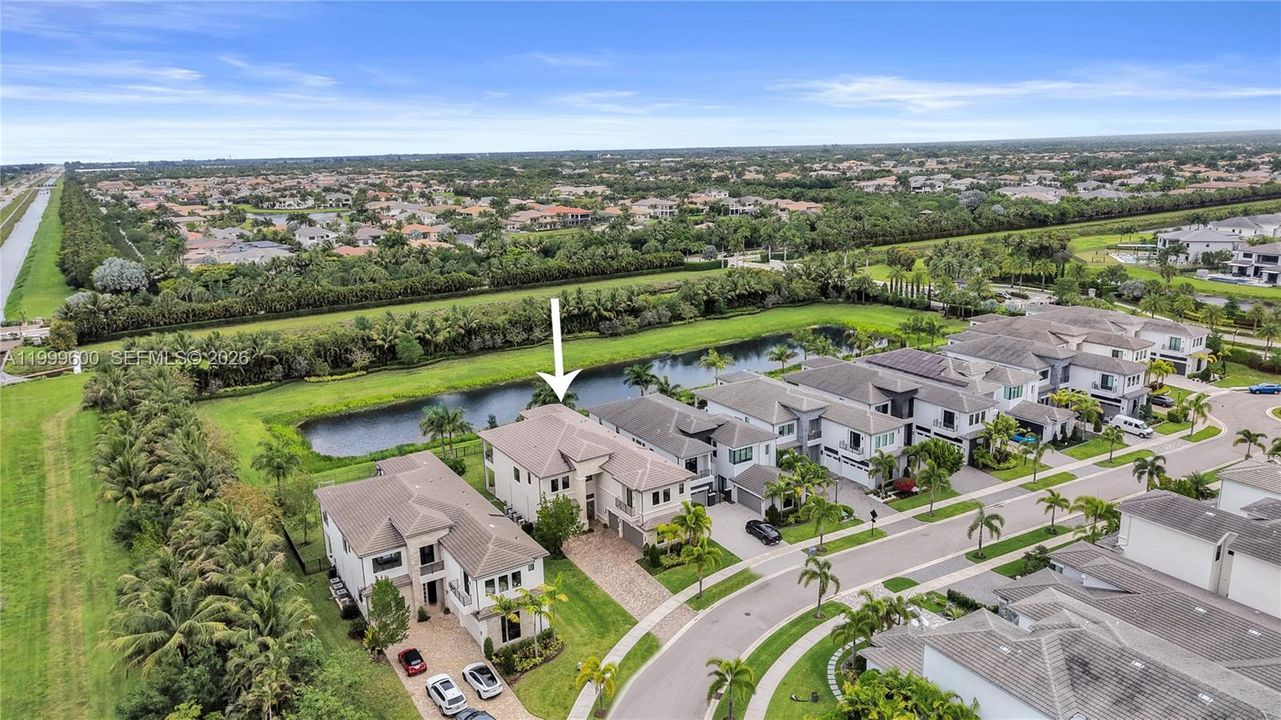 Vendido Recientemente: $3,299,999 (7 camas, 8 baños, 5782 Pies cuadrados)