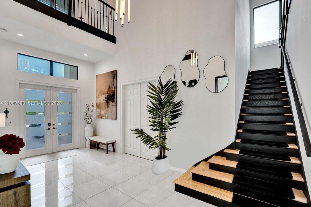 Vendido Recientemente: $3,299,999 (7 camas, 8 baños, 5782 Pies cuadrados)