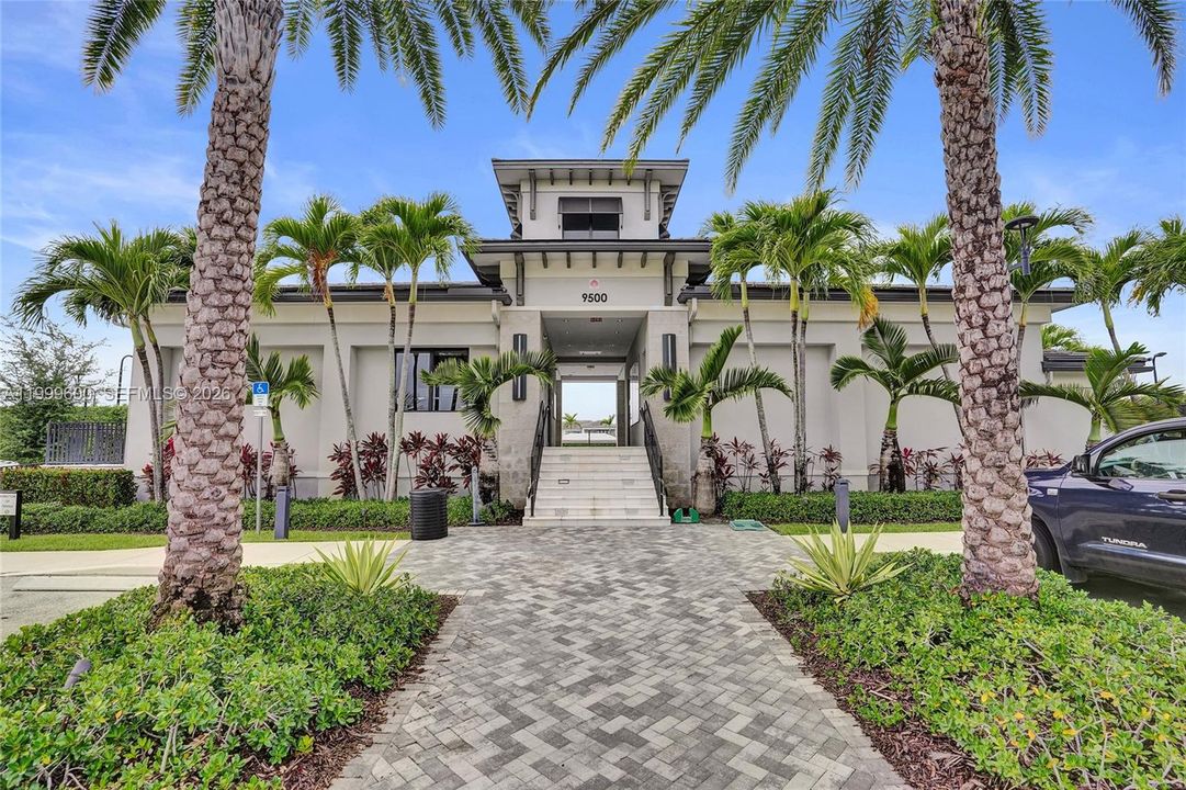 Vendido Recientemente: $3,299,999 (7 camas, 8 baños, 5782 Pies cuadrados)