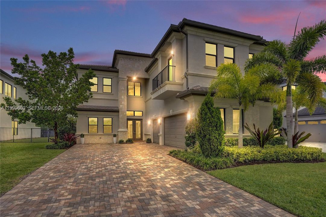 Vendido Recientemente: $3,299,999 (7 camas, 8 baños, 5782 Pies cuadrados)