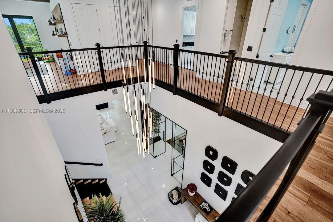 Vendido Recientemente: $3,299,999 (7 camas, 8 baños, 5782 Pies cuadrados)