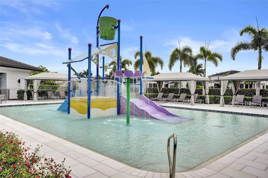 Vendido Recientemente: $3,299,999 (7 camas, 8 baños, 5782 Pies cuadrados)