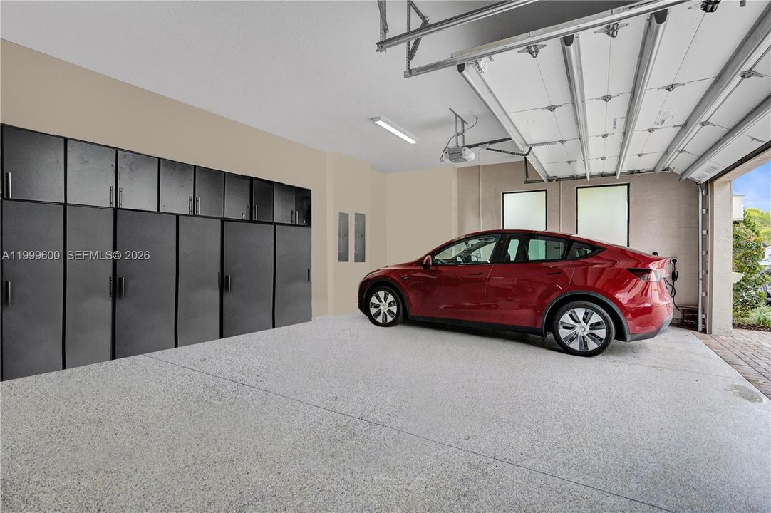Vendido Recientemente: $3,299,999 (7 camas, 8 baños, 5782 Pies cuadrados)