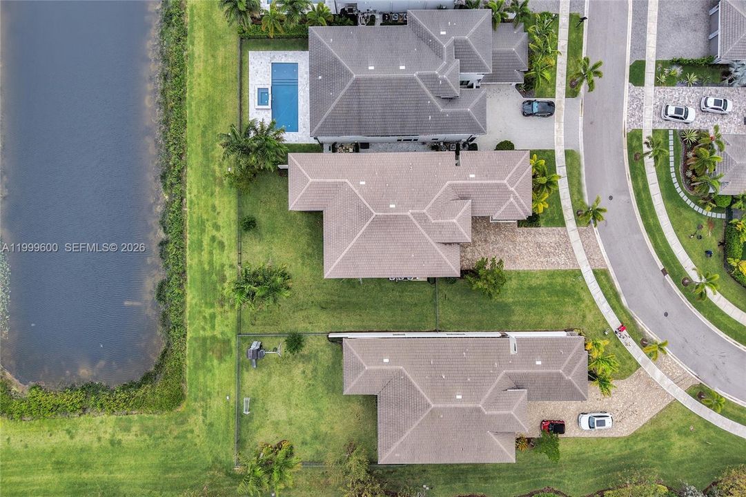 Vendido Recientemente: $3,299,999 (7 camas, 8 baños, 5782 Pies cuadrados)