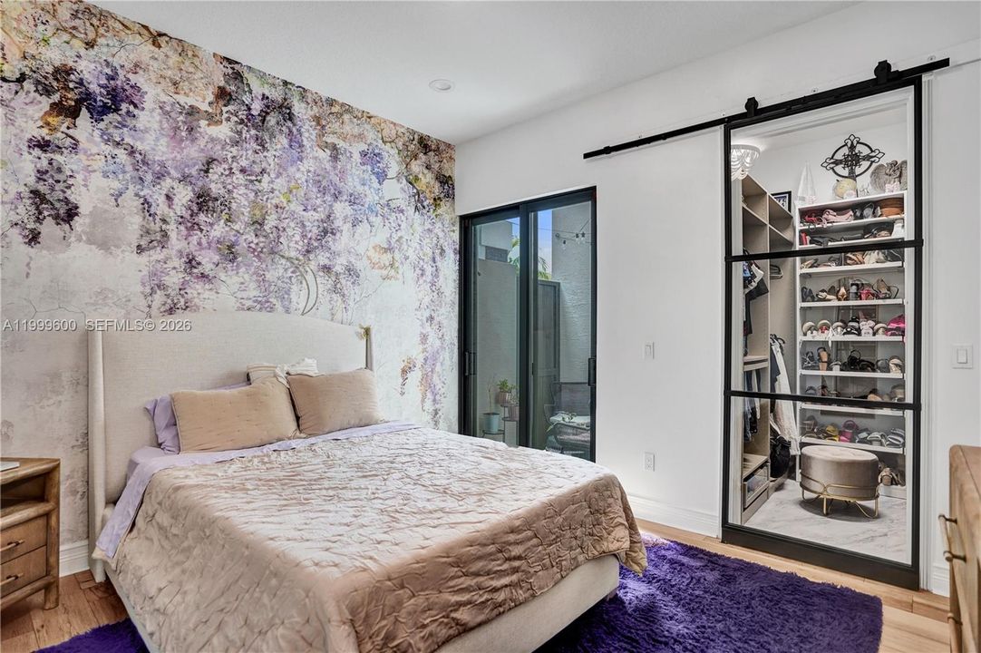 Vendido Recientemente: $3,299,999 (7 camas, 8 baños, 5782 Pies cuadrados)