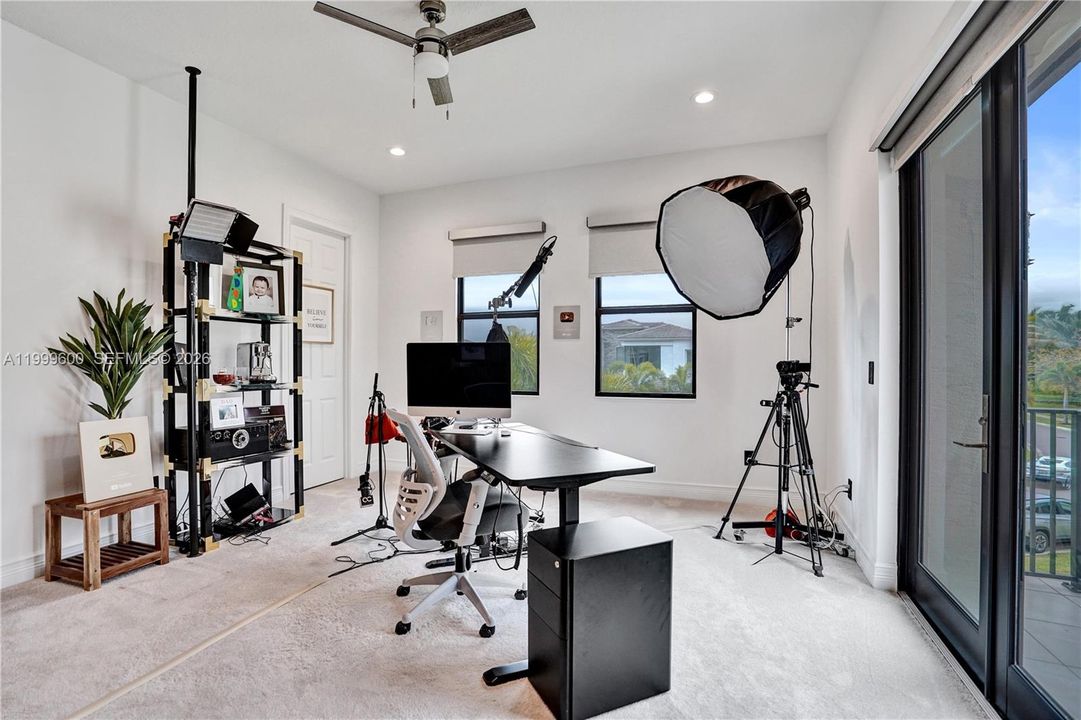 Vendido Recientemente: $3,299,999 (7 camas, 8 baños, 5782 Pies cuadrados)