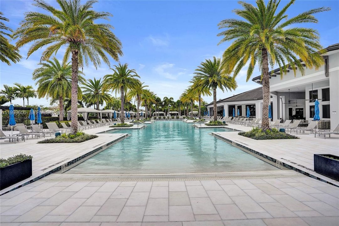 Vendido Recientemente: $3,299,999 (7 camas, 8 baños, 5782 Pies cuadrados)