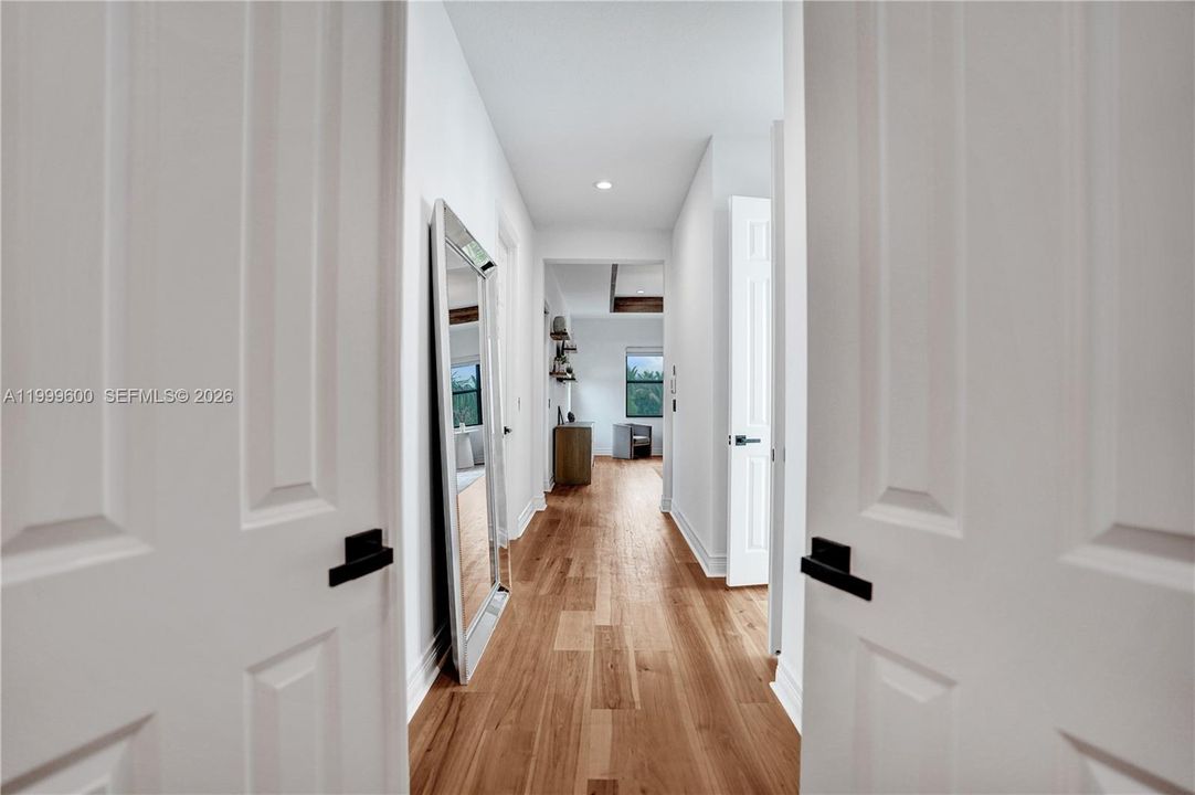 Vendido Recientemente: $3,299,999 (7 camas, 8 baños, 5782 Pies cuadrados)