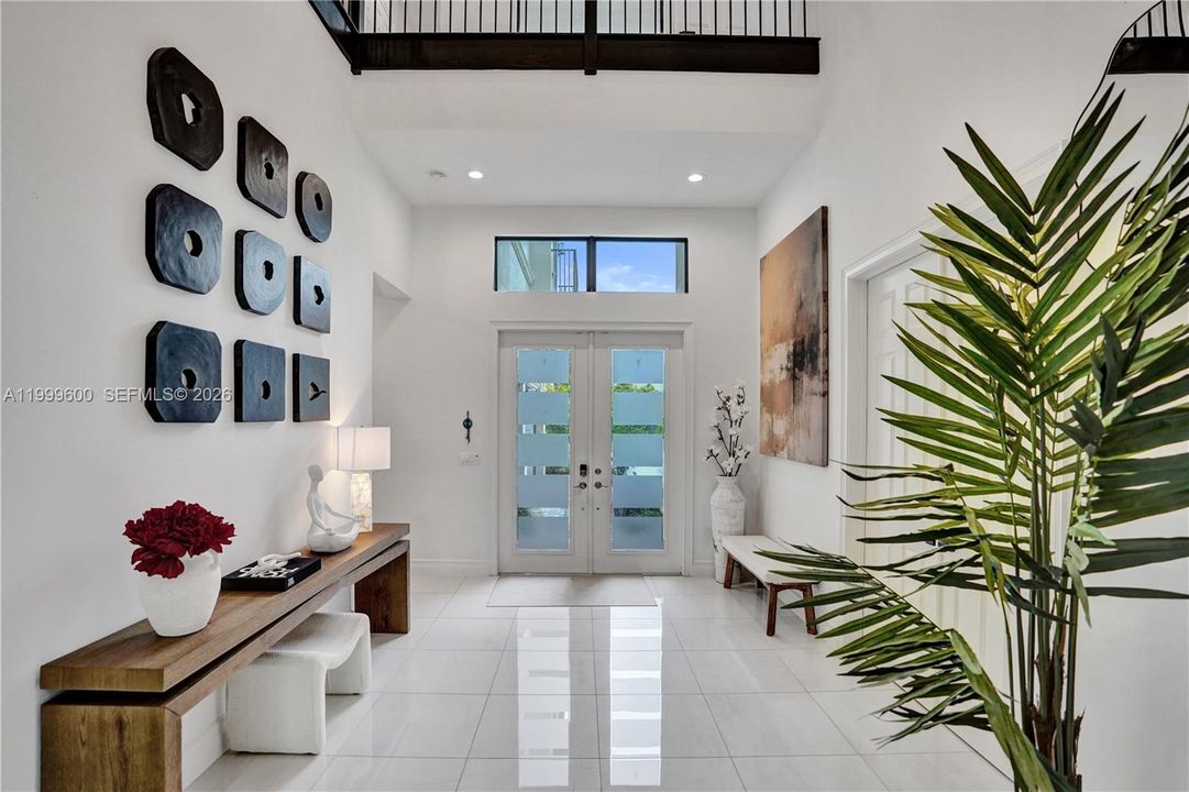 Vendido Recientemente: $3,299,999 (7 camas, 8 baños, 5782 Pies cuadrados)