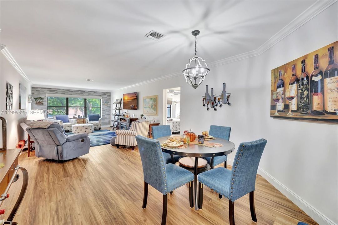 For Sale: $269,900 (2 beds, 2 baths, 1298 Square Feet)