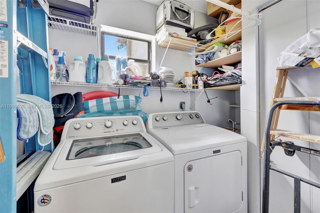 For Sale: $269,900 (2 beds, 2 baths, 1298 Square Feet)