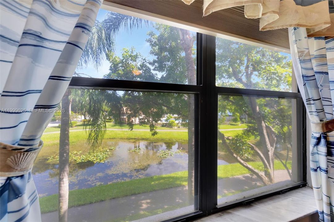 For Sale: $269,900 (2 beds, 2 baths, 1298 Square Feet)