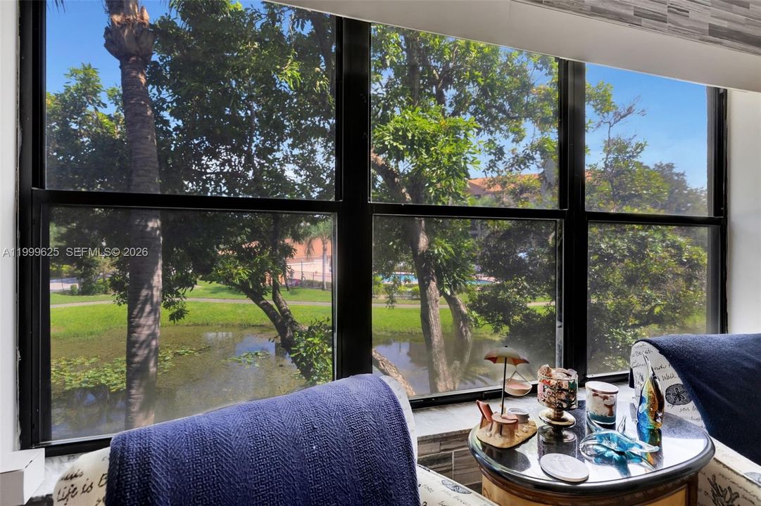 For Sale: $269,900 (2 beds, 2 baths, 1298 Square Feet)