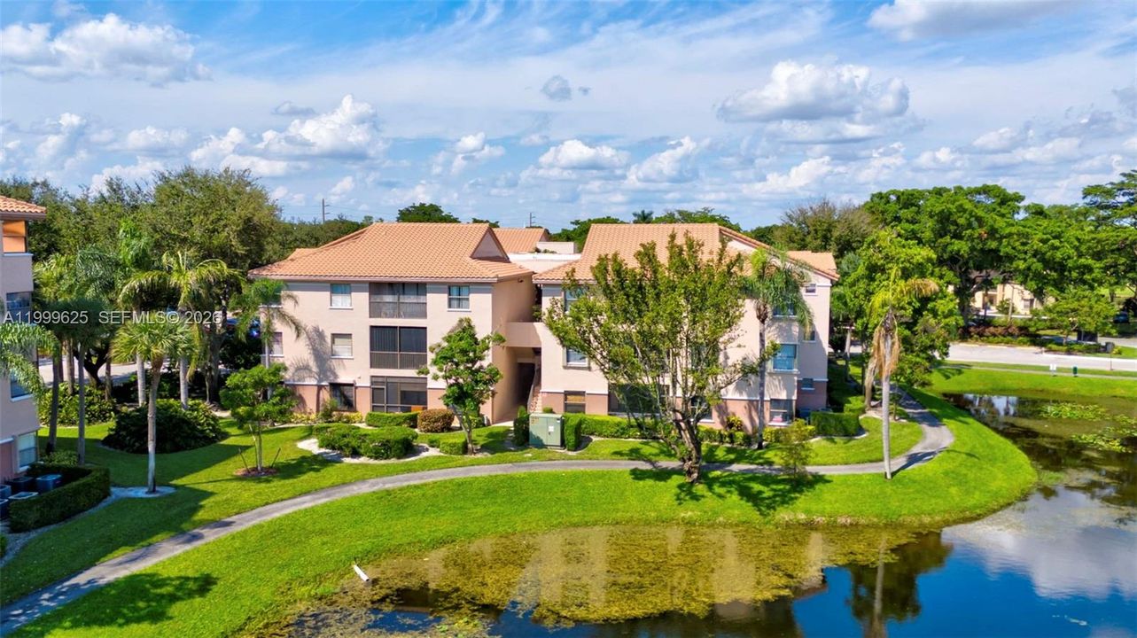 For Sale: $269,900 (2 beds, 2 baths, 1298 Square Feet)