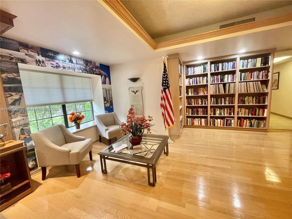 For Sale: $269,900 (2 beds, 2 baths, 1298 Square Feet)