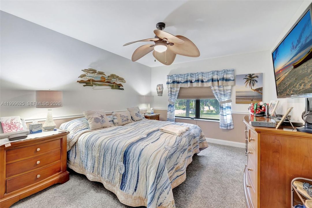 For Sale: $269,900 (2 beds, 2 baths, 1298 Square Feet)
