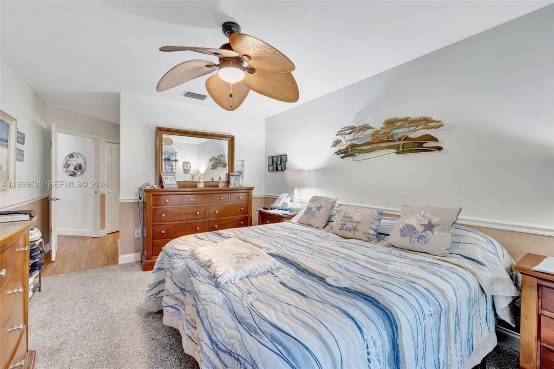 For Sale: $269,900 (2 beds, 2 baths, 1298 Square Feet)