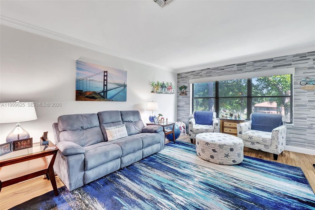 For Sale: $269,900 (2 beds, 2 baths, 1298 Square Feet)