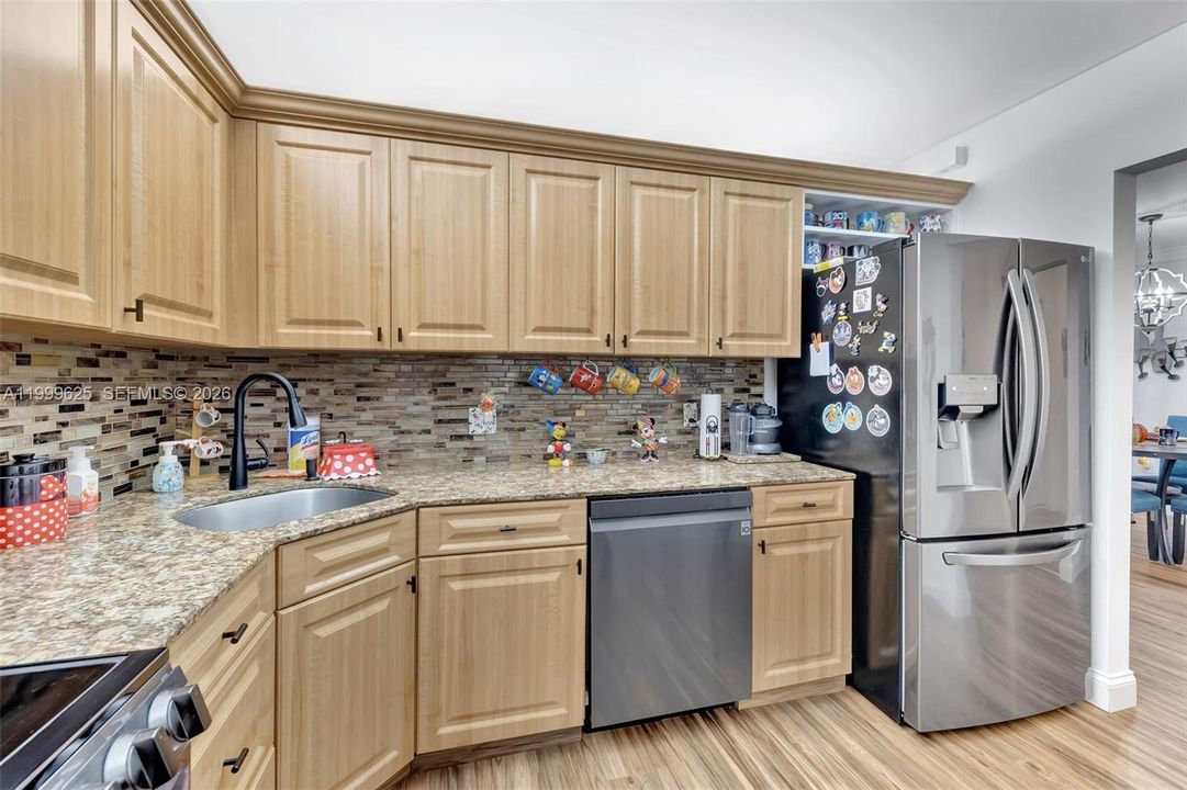 For Sale: $269,900 (2 beds, 2 baths, 1298 Square Feet)