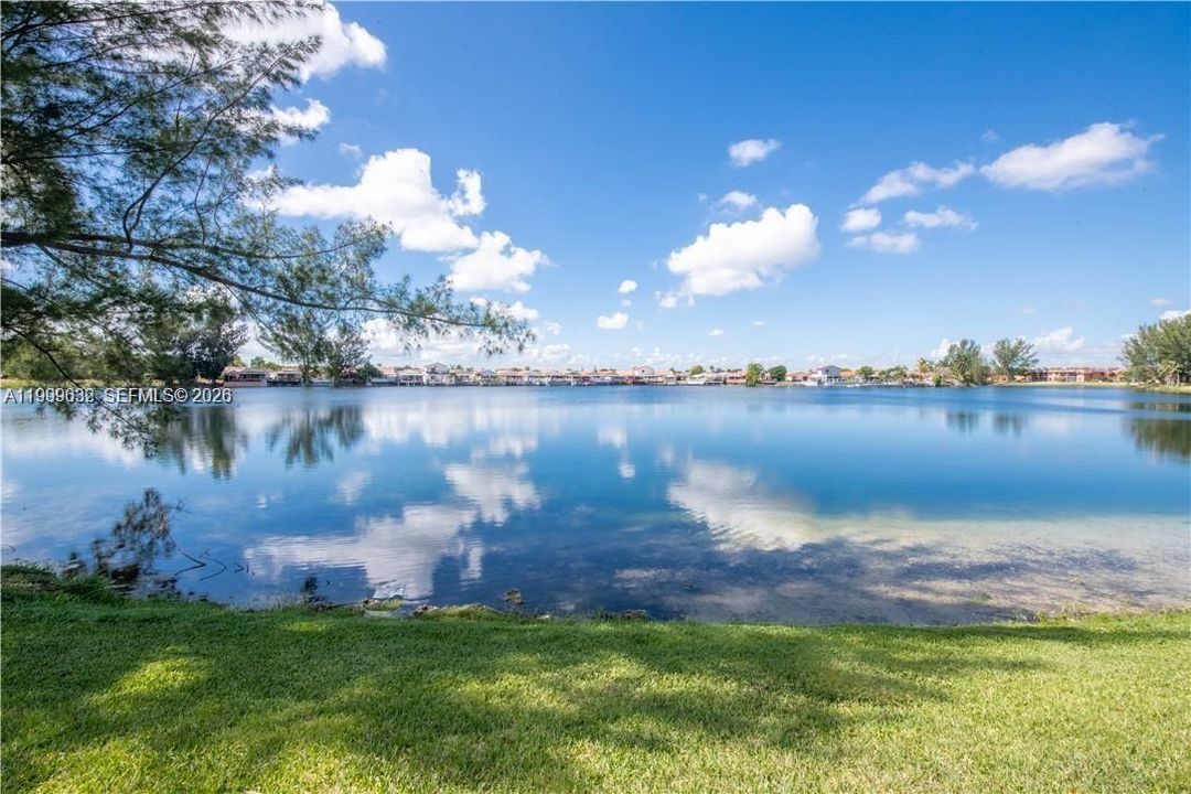 На продажу: $250,000 (2 спален, 2 ванн, 770 Квадратных фут)
