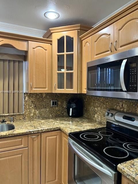 На продажу: $250,000 (2 спален, 2 ванн, 770 Квадратных фут)