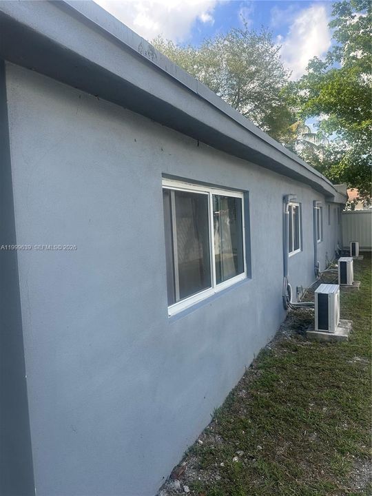 Active With Contract: $349,900 (3 beds, 2 baths, 1228 Square Feet)