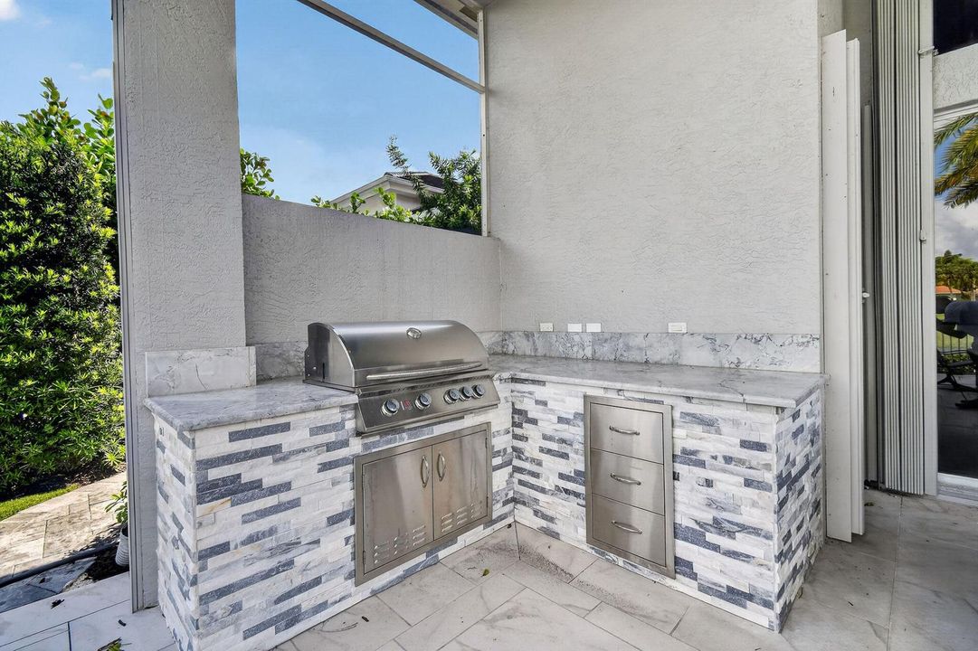 Outdoor Kitchen