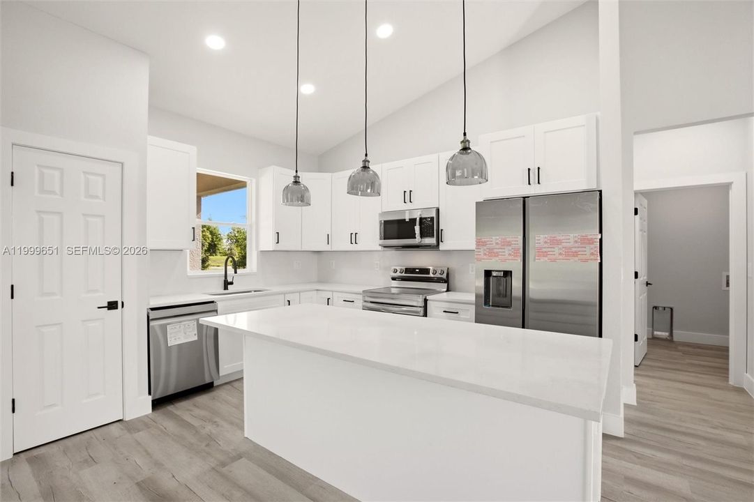На продажу: $329,900 (3 спален, 2 ванн, 0 Квадратных фут)