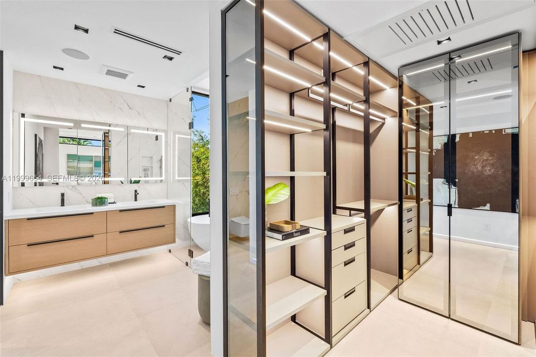 For Sale: $3,650,000 (3 beds, 3 baths, 3085 Square Feet)