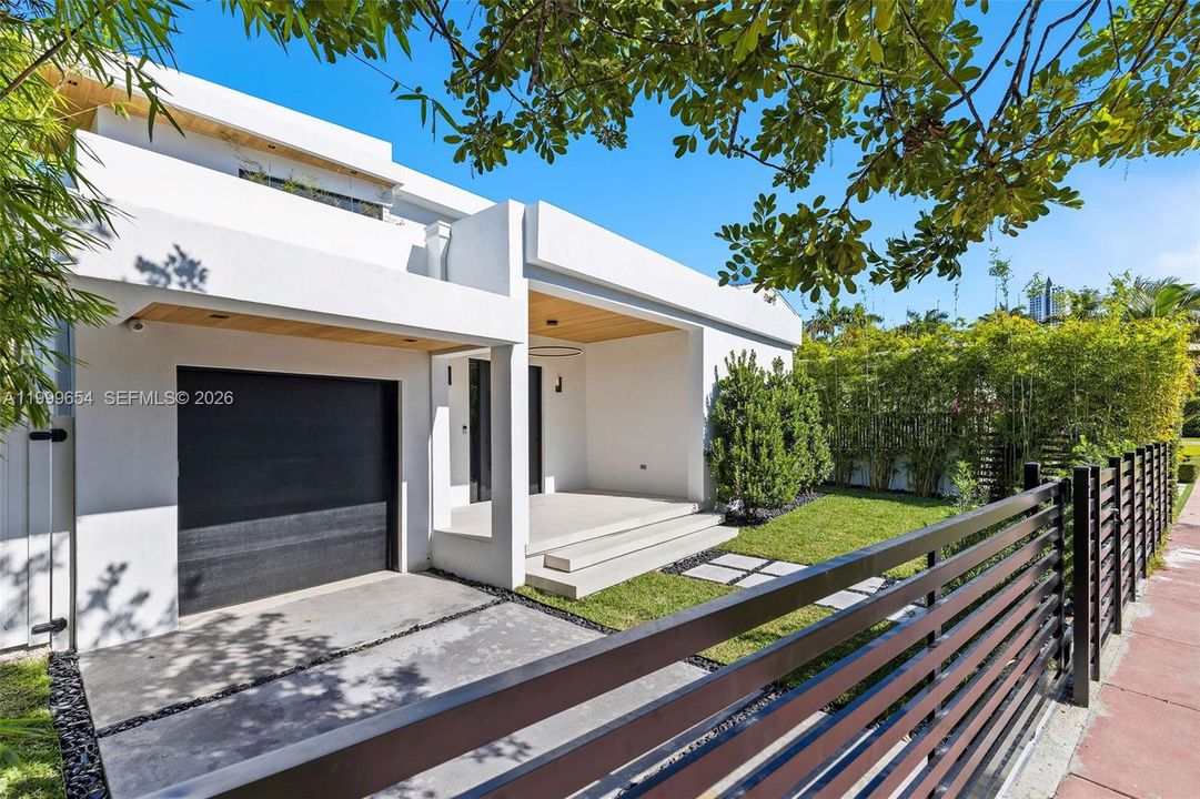 For Sale: $3,650,000 (3 beds, 3 baths, 3085 Square Feet)