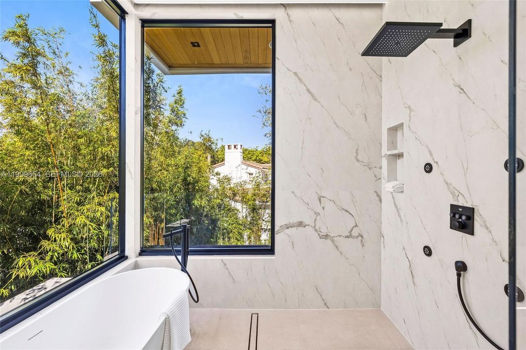 For Sale: $3,650,000 (3 beds, 3 baths, 3085 Square Feet)