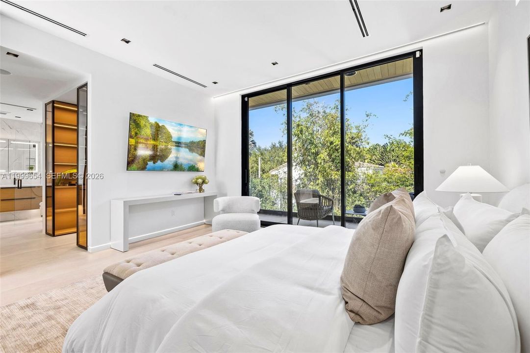 For Sale: $3,650,000 (3 beds, 3 baths, 3085 Square Feet)