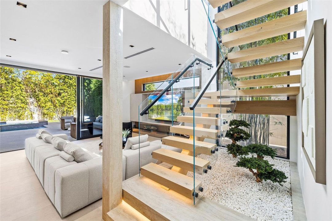 For Sale: $3,650,000 (3 beds, 3 baths, 3085 Square Feet)