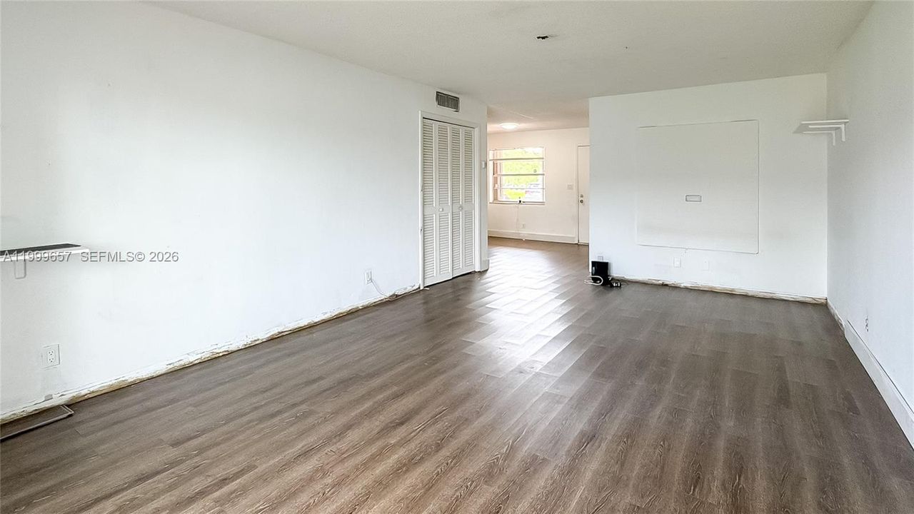Activo con contrato: $95,000 (1 camas, 1 baños, 748 Pies cuadrados)