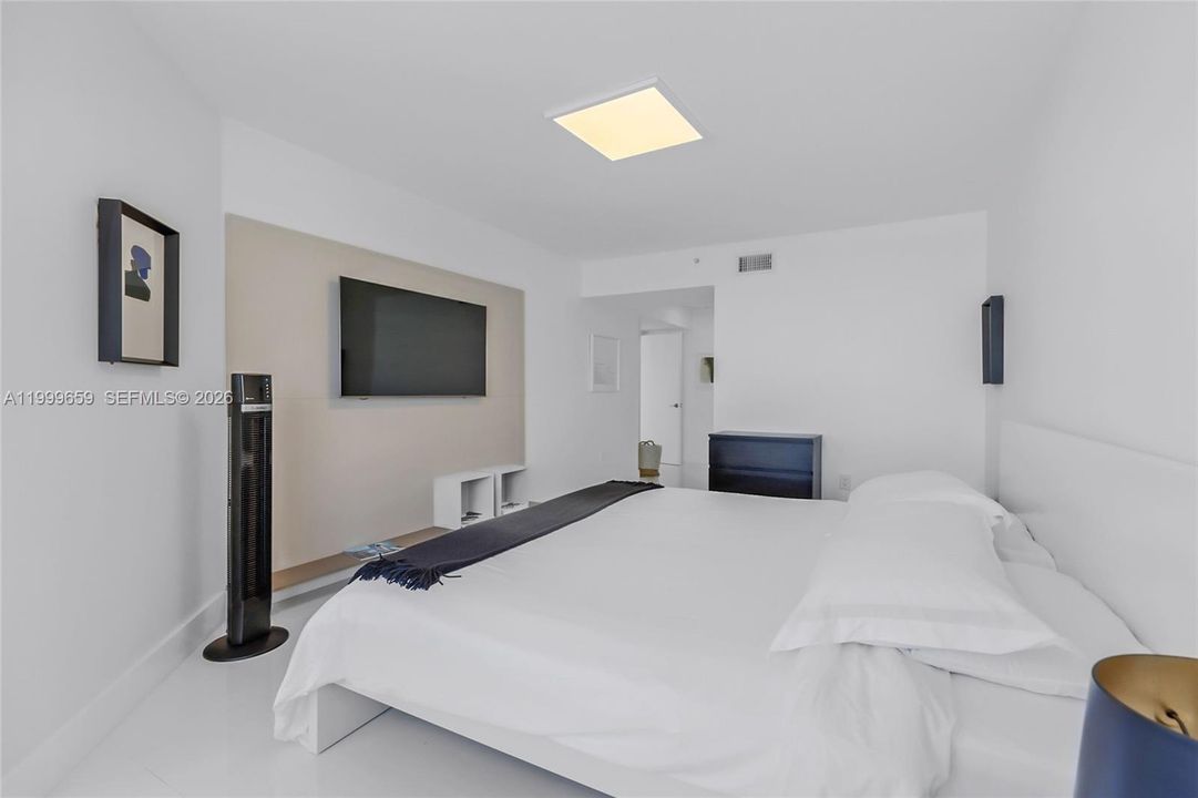 Active With Contract: $8,000 (3 beds, 2 baths, 1700 Square Feet)