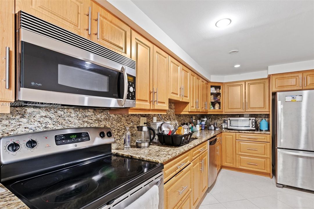 For Sale: $565,000 (3 beds, 2 baths, 1570 Square Feet)