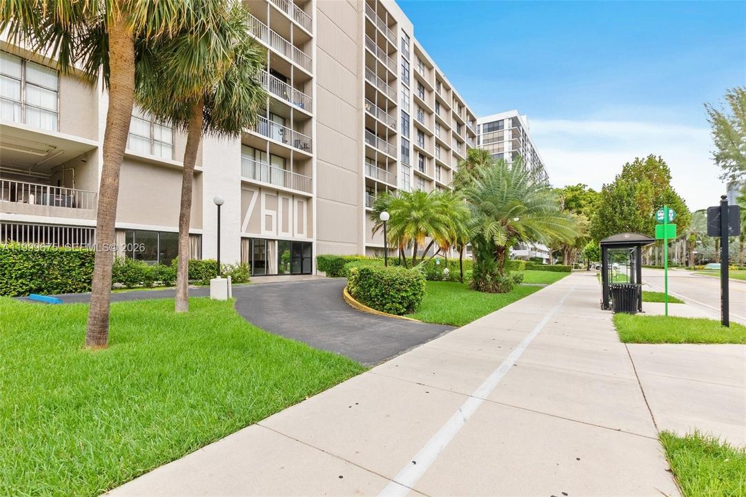 For Sale: $565,000 (3 beds, 2 baths, 1570 Square Feet)