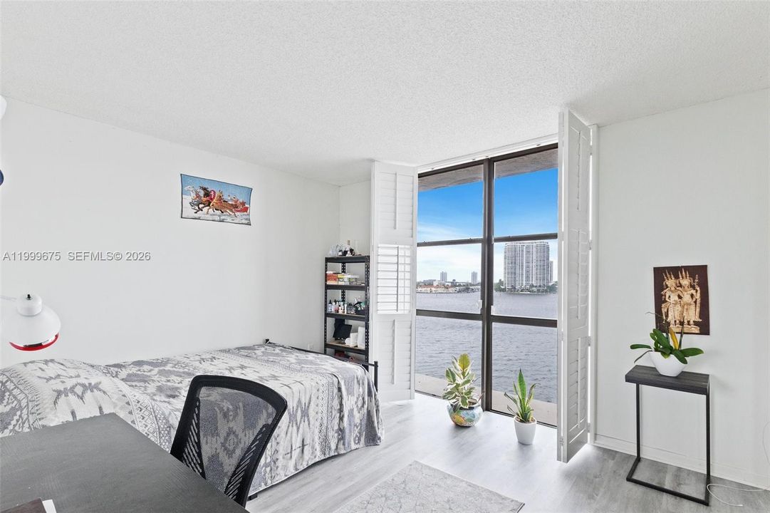 For Sale: $565,000 (3 beds, 2 baths, 1570 Square Feet)