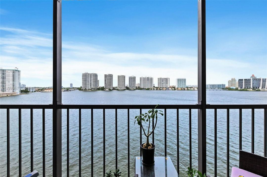 For Sale: $565,000 (3 beds, 2 baths, 1570 Square Feet)