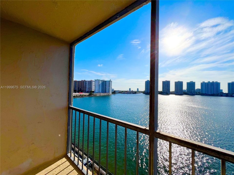 For Sale: $565,000 (3 beds, 2 baths, 1570 Square Feet)