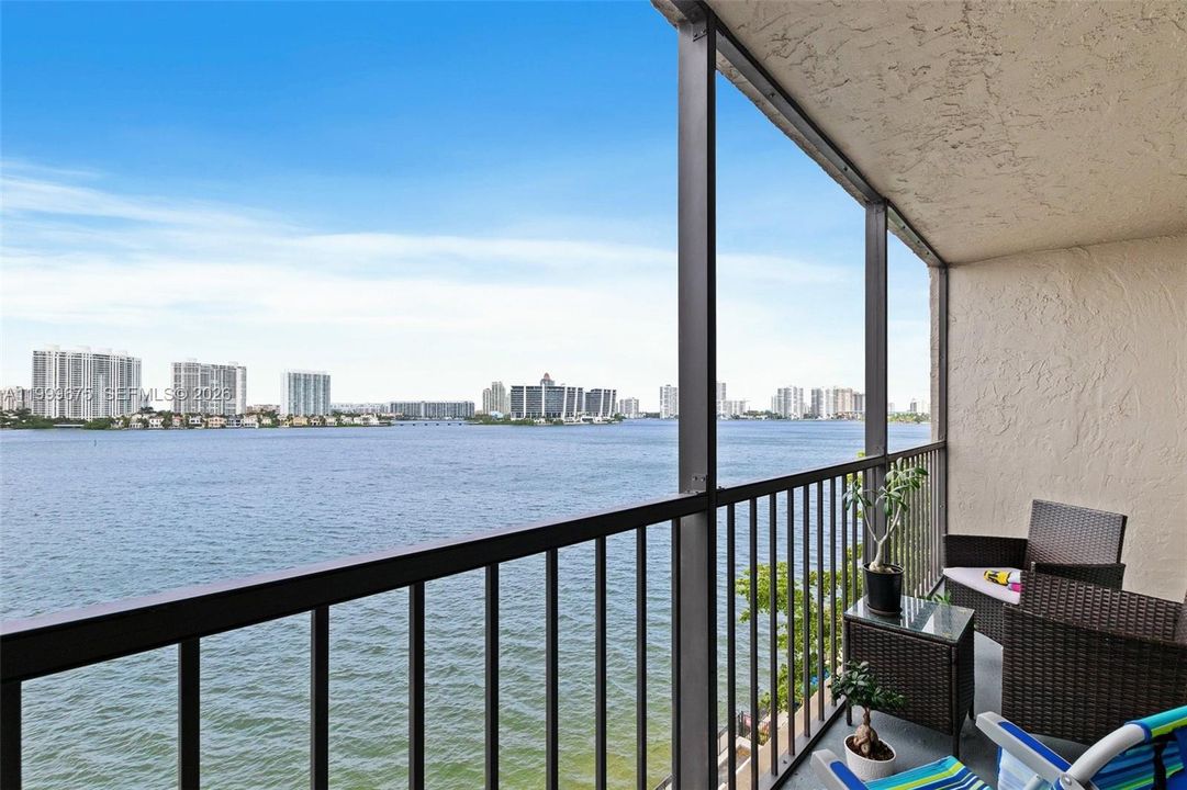 For Sale: $565,000 (3 beds, 2 baths, 1570 Square Feet)