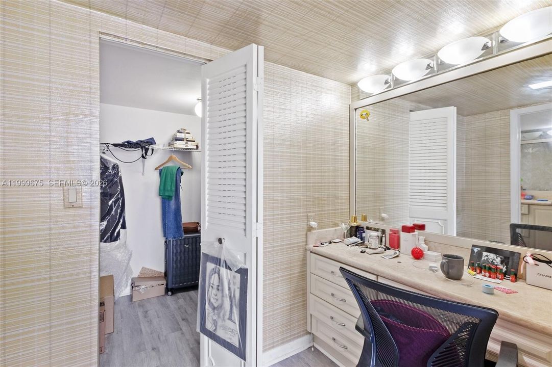For Sale: $565,000 (3 beds, 2 baths, 1570 Square Feet)