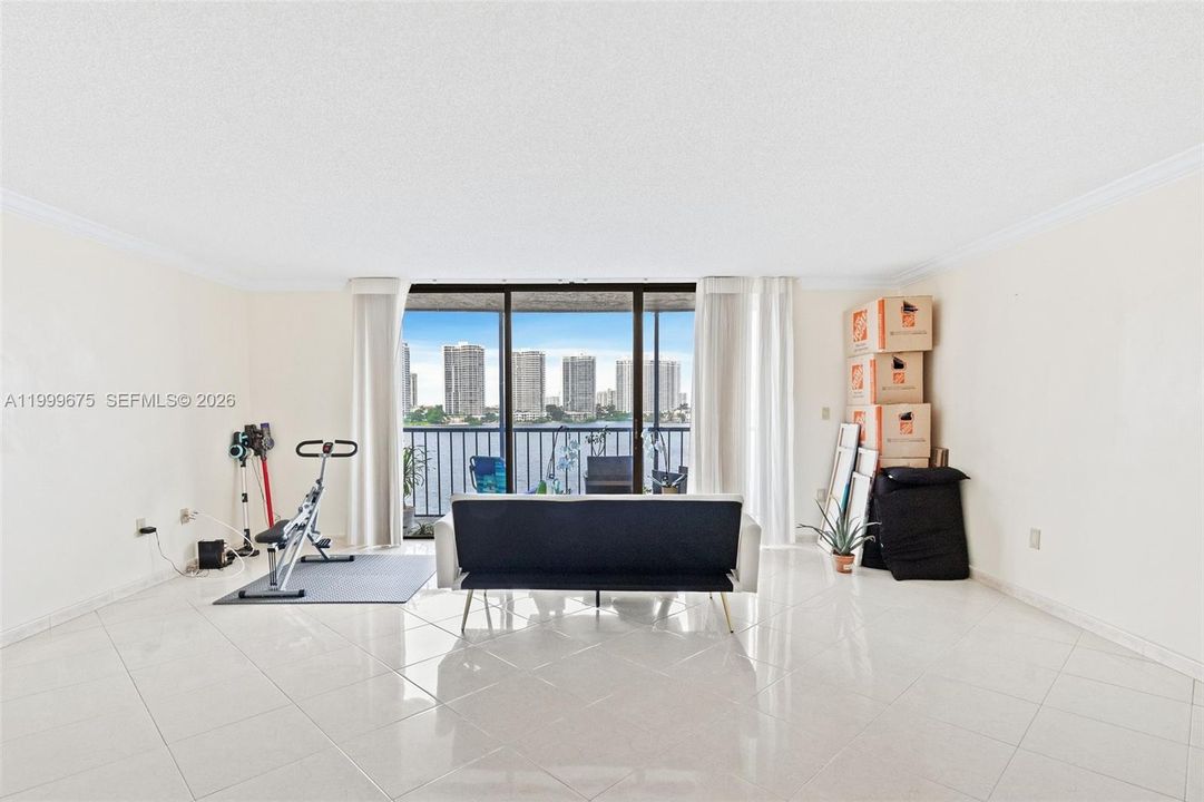 For Sale: $565,000 (3 beds, 2 baths, 1570 Square Feet)