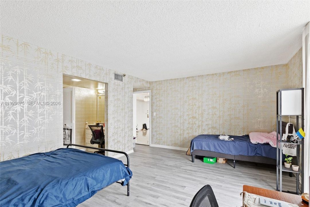 For Sale: $565,000 (3 beds, 2 baths, 1570 Square Feet)